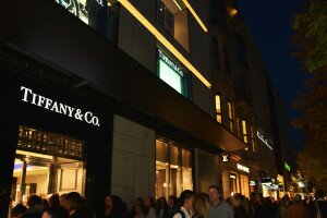 Schlange vor Tiffany & Co. in Düsseldorf