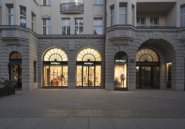 Früher Heritage bei 14 oz. - jetzt: italienischer Luxus von Ferragamo Früher Heritage bei 14 oz. - jetzt: italienischer Luxus von Ferragamo