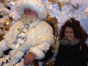 Der ehemalige KaDeWe-Weihnachtsmann macht jetzt Kinder bei Kaufhof glücklich