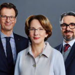 Ohne rechts außen: Vorstand Jan Hilger (rechts) verlässt den Ahlers Vorstand. Dr. Stella Ahlers und Dr. Karsten Kölsch übernehmen die Führung allein