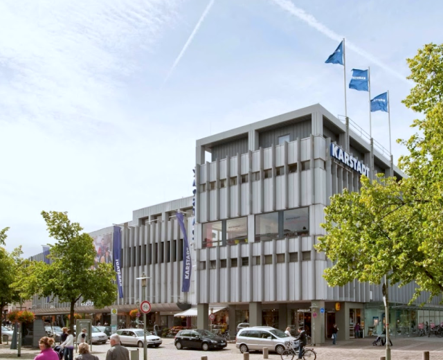 Das alte Karstadt-Haus soll abgerissen und durch einen Neubau ersetzt werden. Der soll innerstädtischer Einkaufsmagnet werden