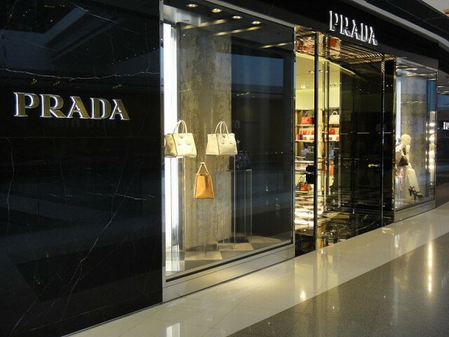 Prada überprüft sein Retail-Netzwerk. Unrentable Stores werden geschlossen, neue Stores restriktiver eröffnet