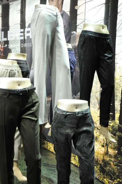 Vier Hosen auf einen "Schlag": Cosy Wide Leg, angezogene Buntfalte oder lässige Jump-In bei Alberto