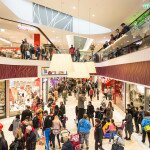Die Kunden kaufen, der Handel boomt. Allerdings geht der Positivtrend am Modehandel vorbei