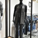 Klare Kante: Definierte Flare mit gerade geschnittener Lederweste