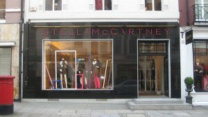 Bei Stella McCartney dürften bald auch Männersakkos im Schaufenster hängen