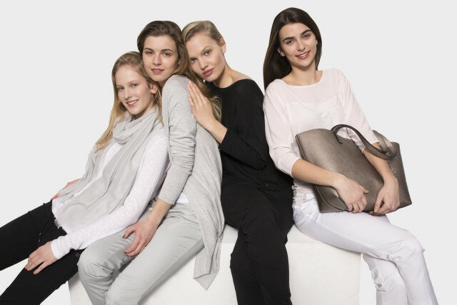"Wir möchten mit Blue Motion ein Zeichen dafür setzen, dass Designerstücke nicht unbedingt teuer sein müssen", sagt Kim Aline Suckow, Stellvertreterin der Geschäftsführer Einkauf von Aldi Süd "Wir möchten mit Blue Motion ein Zeichen dafür setzen, dass Designerstücke nicht unbedingt teuer sein müssen", sagt Kim Aline Suckow, Stellvertreterin der Geschäftsführer Einkauf von Aldi Süd