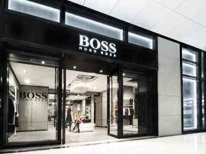 Hugo Boss wird in China 20 Stores schließen und neue ganz verhalten öffnen