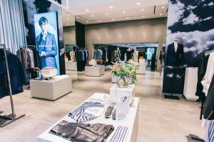Das Interieur spiegelt die Grundwerte des Labels wieder: Individualität, skandinavische Schneiderkunst, hochwertige Mode und urbanes Leben
