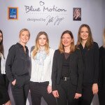 Für Kim Aline Suckow, Stellvertreterin der Geschäftsführer im Einkauf von ALDI SÜD, (3. v. r.) und Designerin Jette Joop war die Fashionshow zur Blue Motion Kollektion ein voller Erfolg