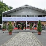 Das MBFWB Zelt wird diesen Sommer seinen Platz am Brandenburger Tor räumen, um Platz für Fußball-Fans zu machen