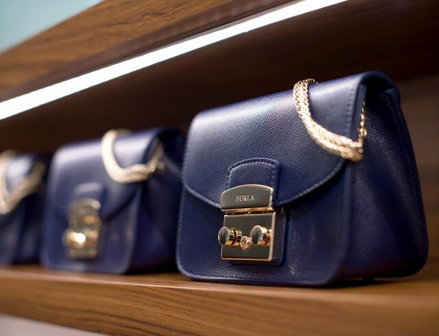 Furla: Eine Tasche mit viel Potential, aber noch viel kleiner als die wichtigsten Wettbewerber Furla: Eine Tasche mit viel Potential, aber noch viel kleiner als die wichtigsten Wettbewerber