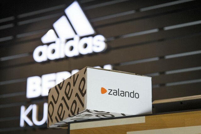 Zalando-Kunden können direkt auf das stationäre Sortiment des Berliner adidas Stores zugreifen Zalando-Kunden können direkt auf das stationäre Sortiment des Berliner adidas Stores zugreifen