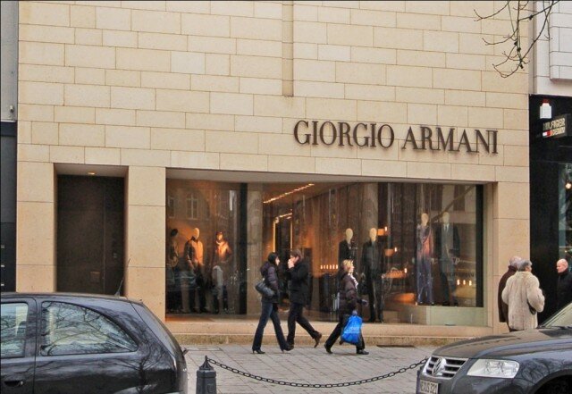 Die Armani schlägt sich in Zeiten der Luxusflaute wacker